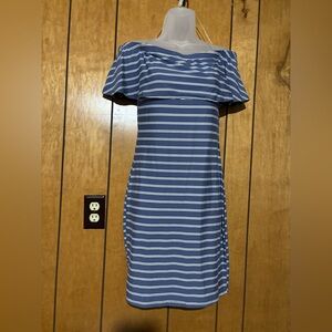Cute form fitting dress.